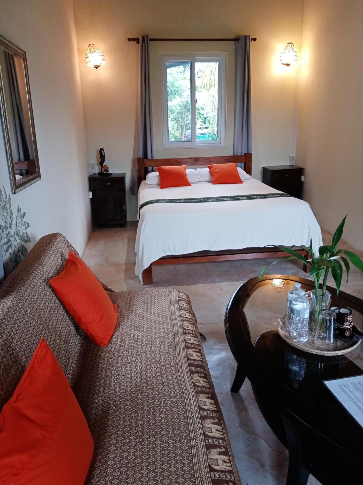 Anachoreo Hotel 3*